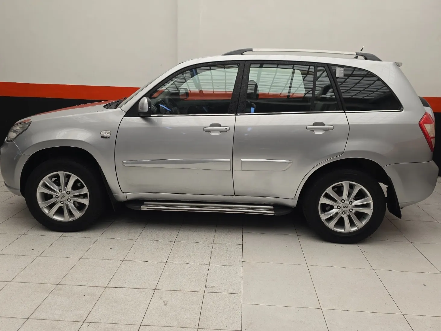 Chery Tiggo SQR7200 1.6 2015 — foto 7 de 15: lateral
