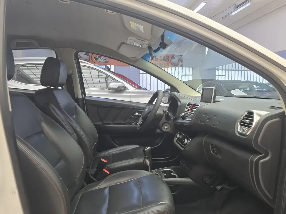 JAC S2 Mini 2019 — foto 10 de 15: interior