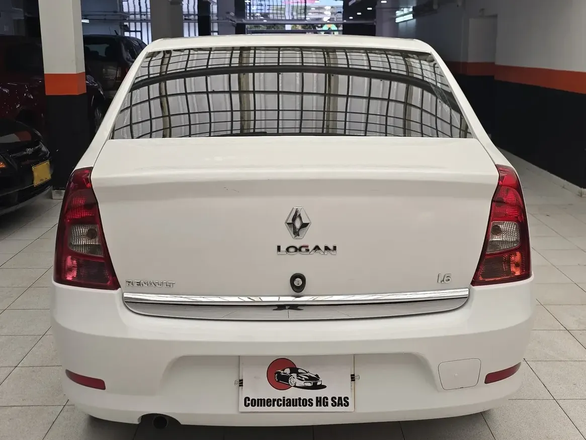 Renault Logan Dynamique 2016 — foto 5 de 15