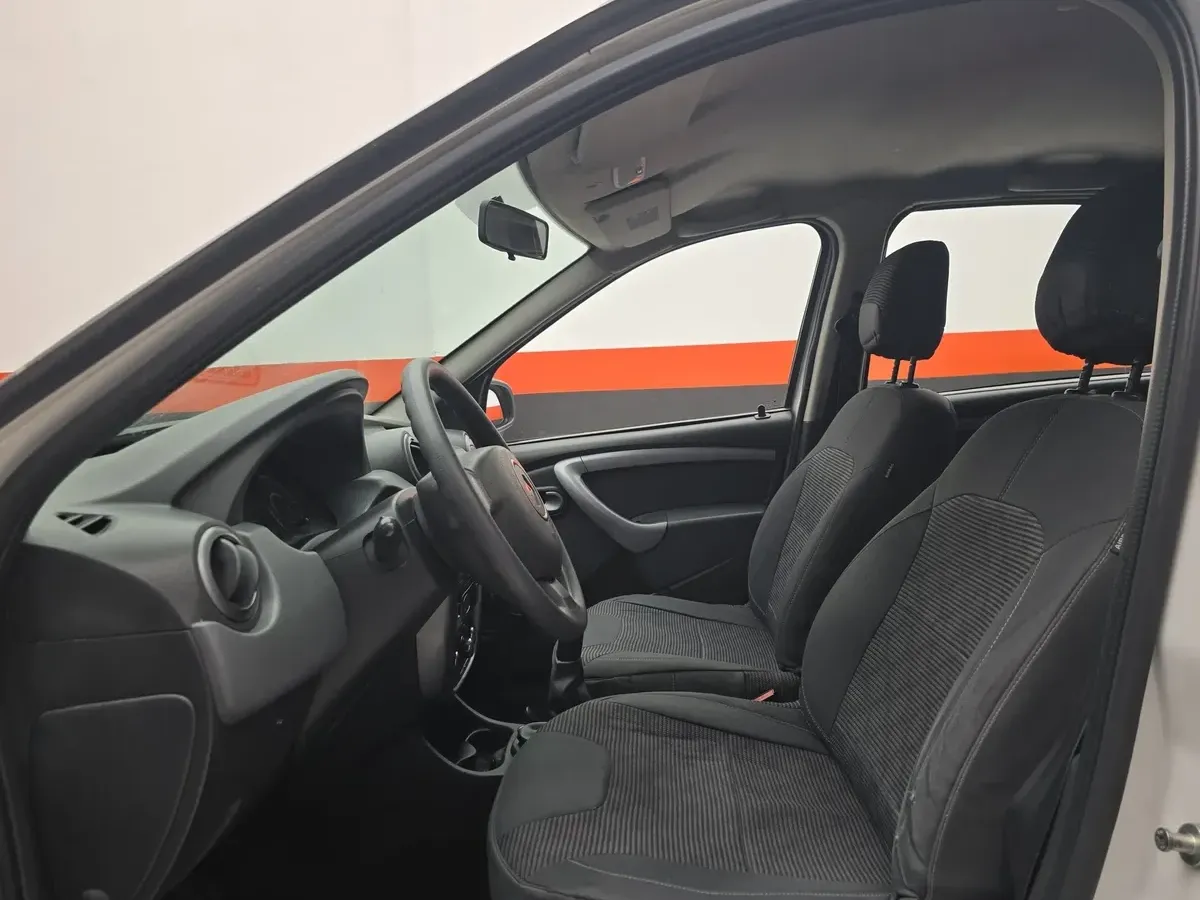 Renault Logan Dynamique 2016 — foto 12 de 15
