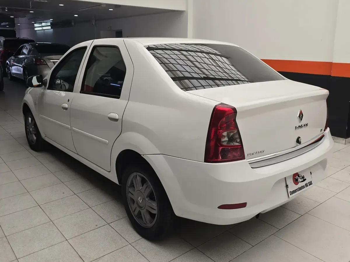 Renault Logan Dynamique 2016 — foto 4 de 15
