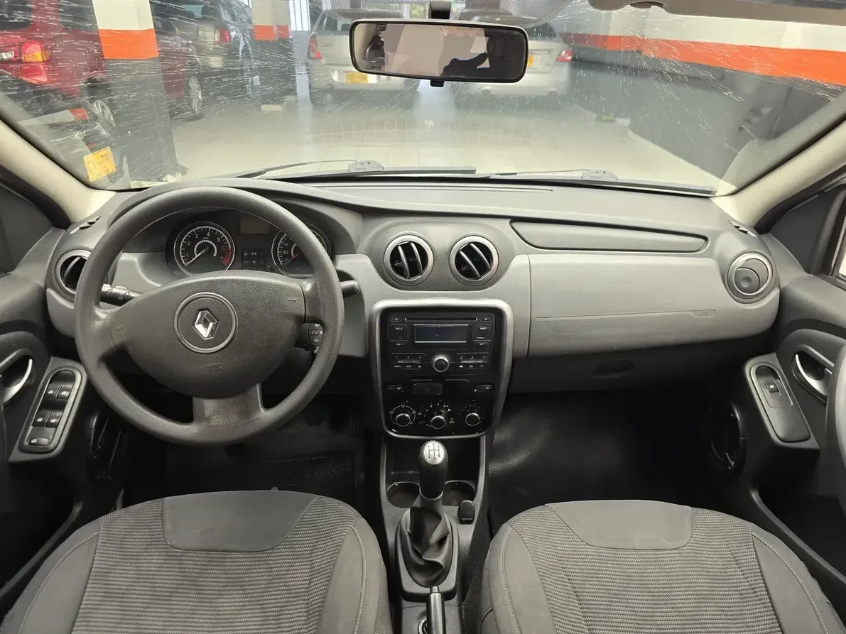 Renault Logan Dynamique 2016 — foto 15 de 15: tablero