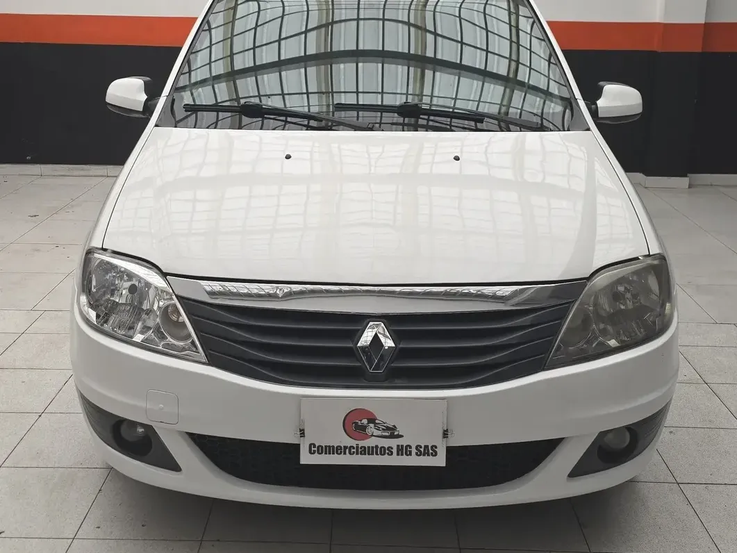 Renault Logan Dynamique 2016 — foto 2 de 15: frente 3/4