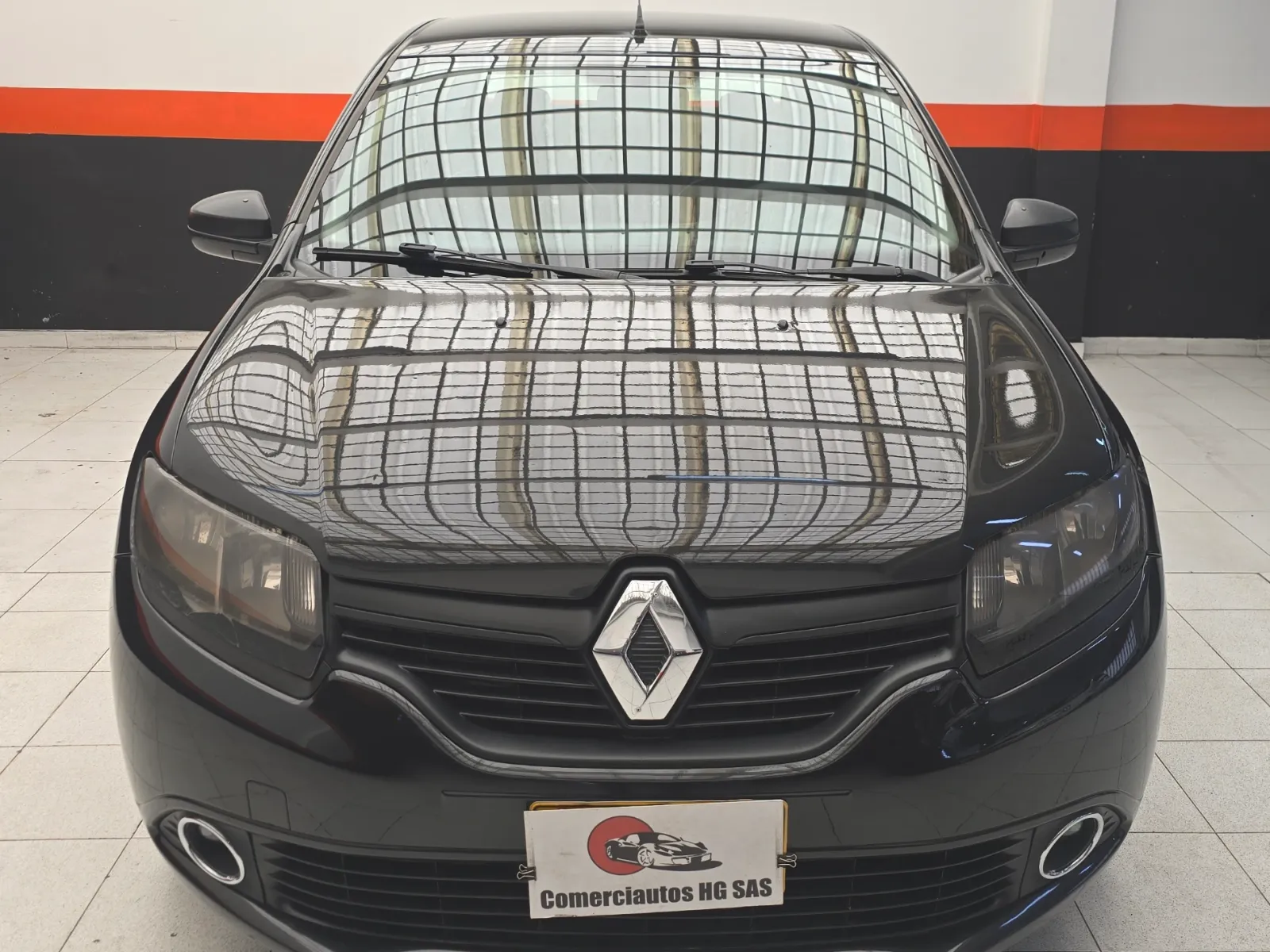 Renault Logan Authentique 2017 — foto 2 de 15: lateral