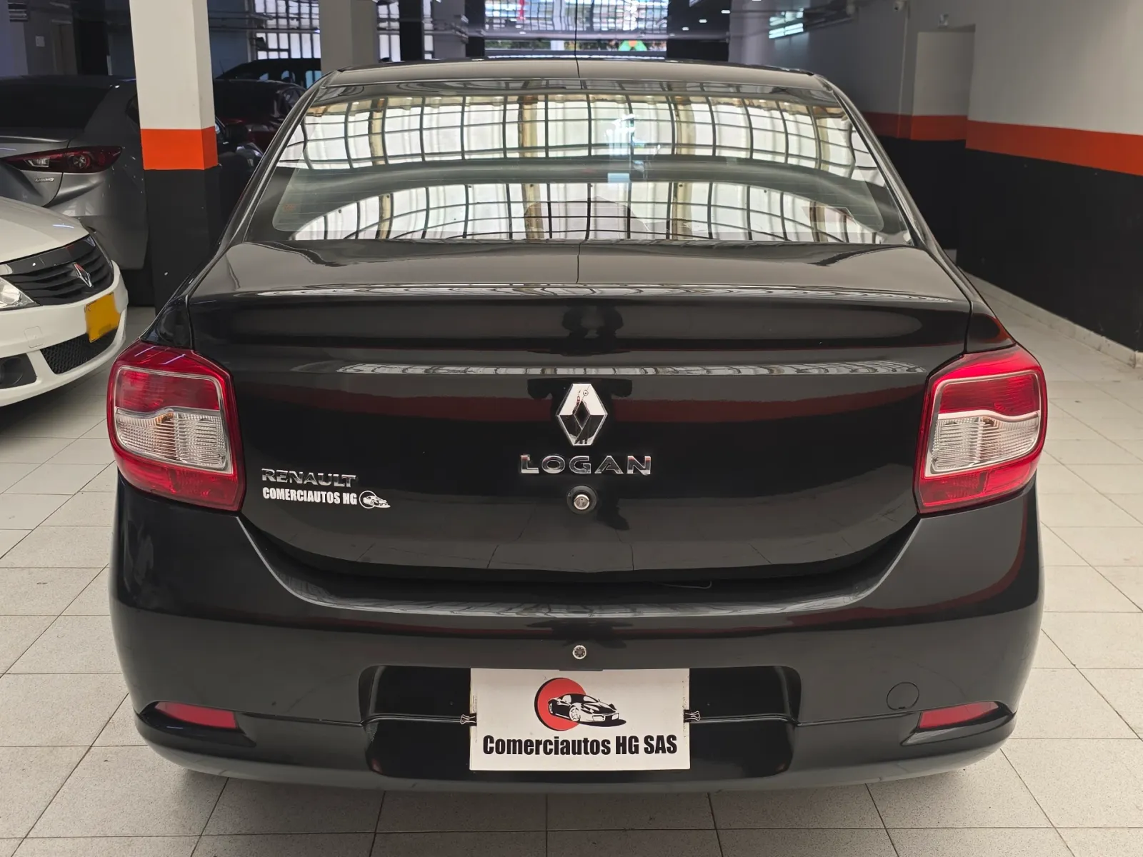 Renault Logan Authentique 2017 — foto 5 de 15: tablero