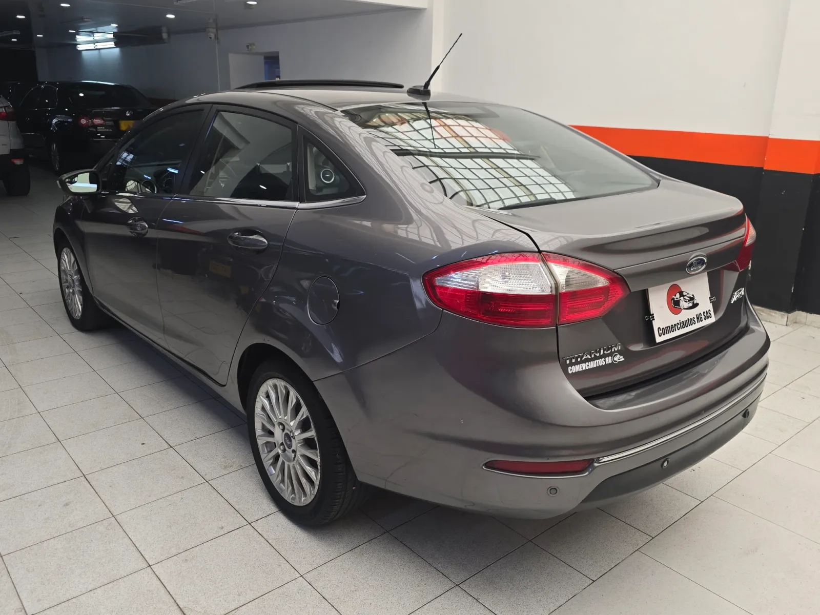 Ford Fiesta Titanium 2014 — foto 4 de 15: interior