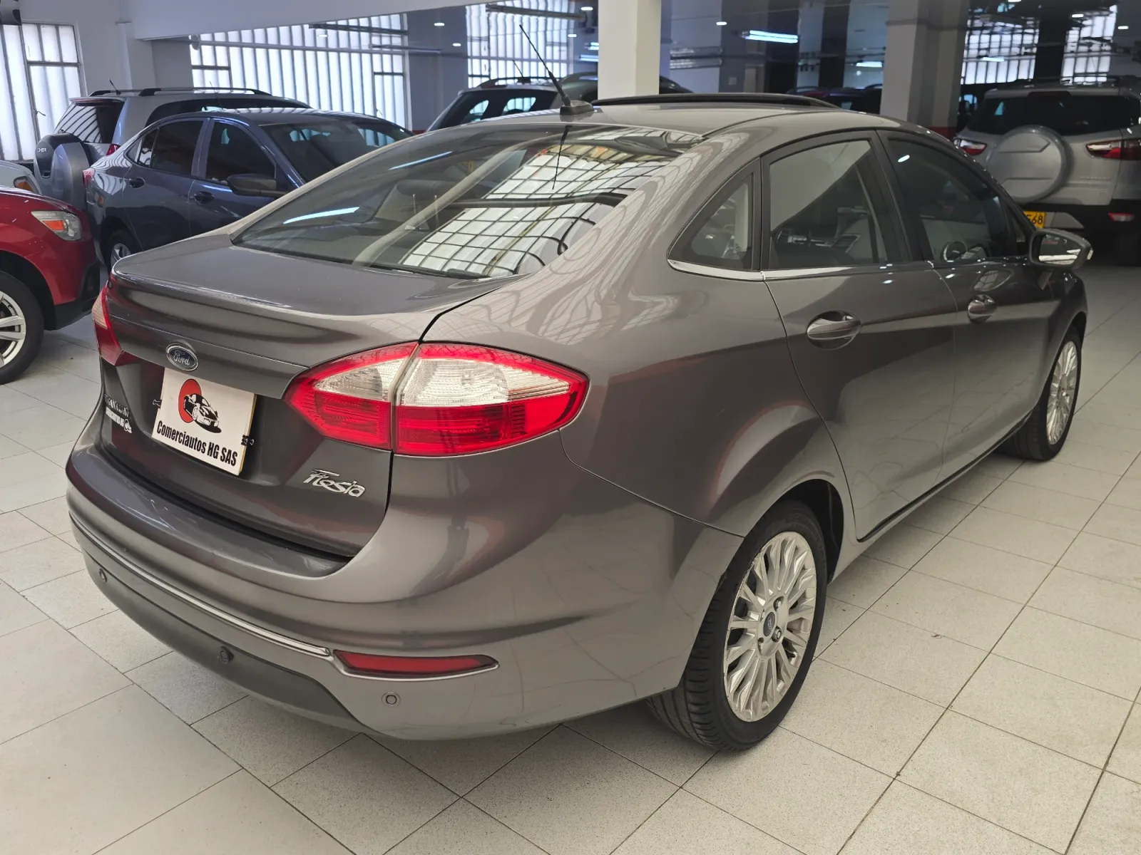 Ford Fiesta Titanium 2014 — foto 6 de 15: motor