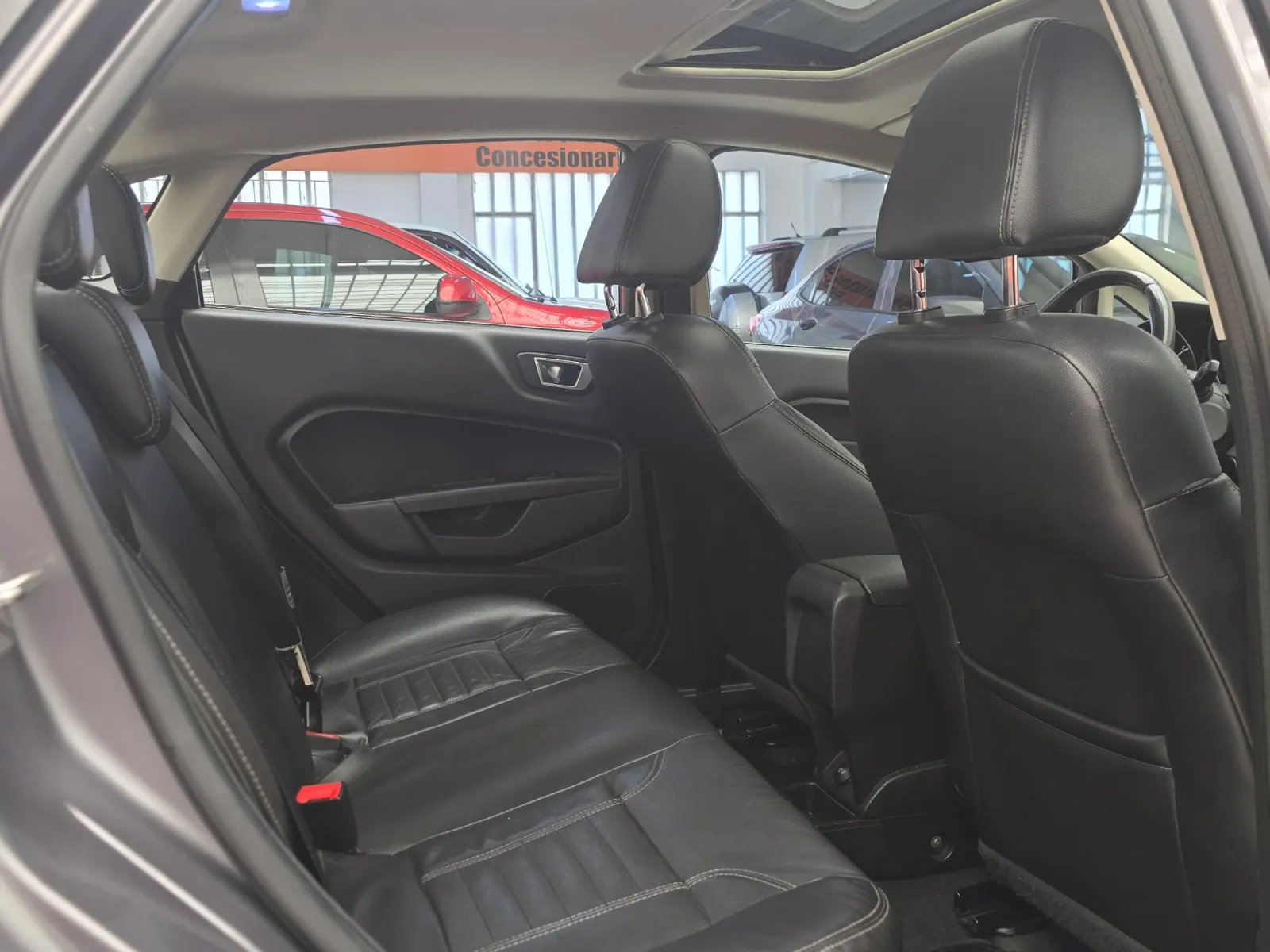 Ford Fiesta Titanium 2014 — foto 11 de 15