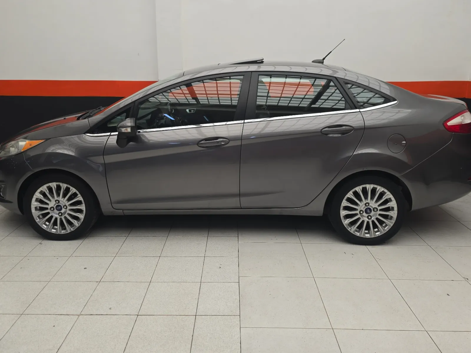 Ford Fiesta Titanium 2014 — foto 7 de 15: llantas